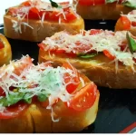 Bruschetta de Tomate e Manjericão Bruschetta de Tomate e Manjericão