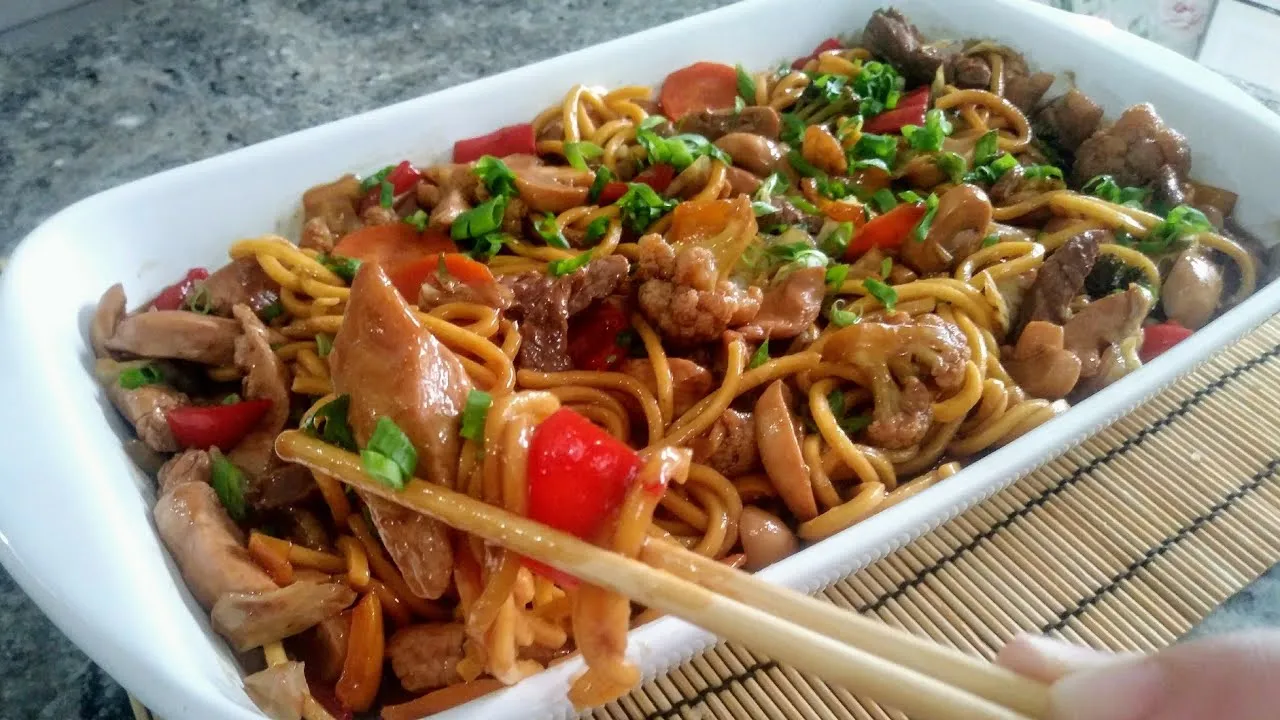 2 Formas de Fazer Yakisoba